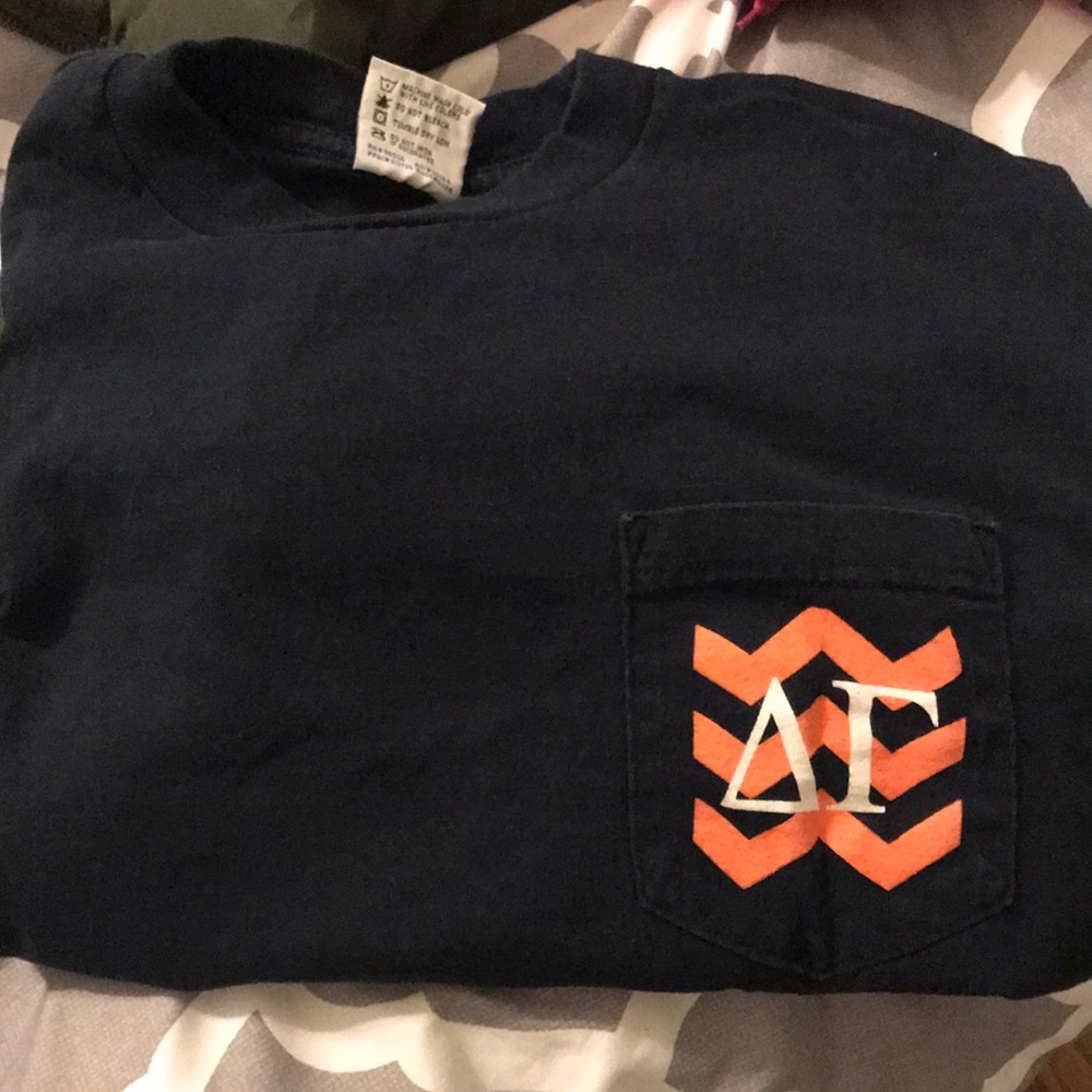 Long sleeve pocket t-shirt w/ Delta Gamma letters